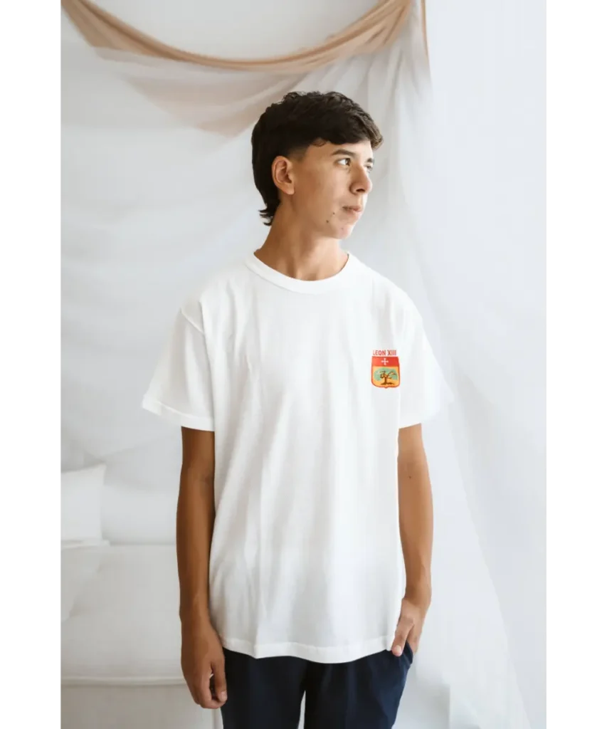 Remera blanca de jersey bordada