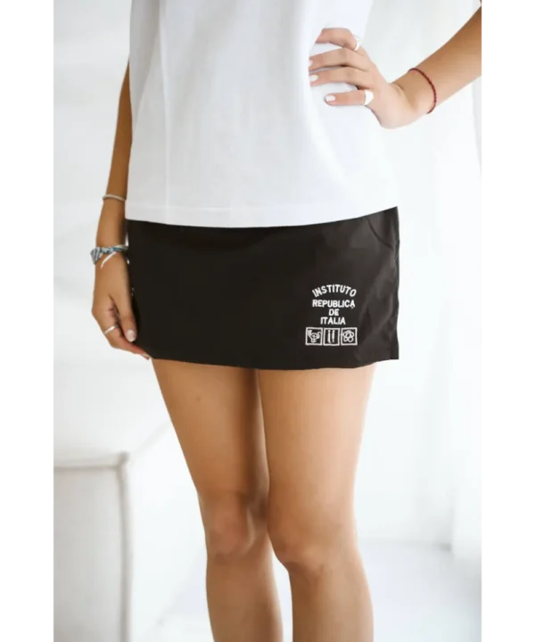 POLLERA SHORT NEGRA DE GABARDINA