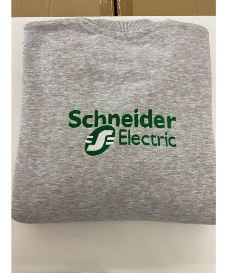 Buzo gris con logo bordado en verde