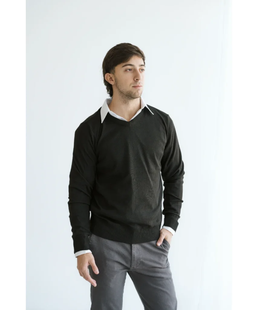 SWEATER ESCOTE EN V